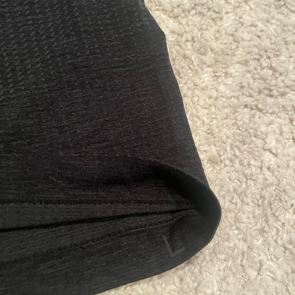 Lululemon tee - Picture 4 of 4